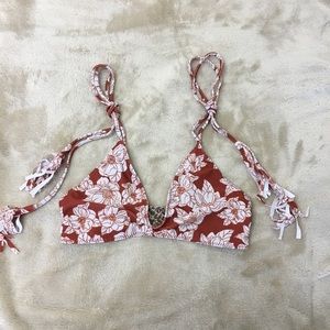 Acacia Rusted magnolia top